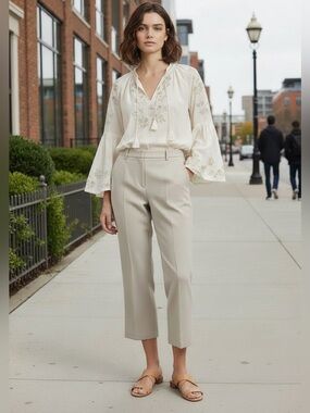 💜 Cropped Trousers in Light Beige • NWT • 21" waist, 30" inseam